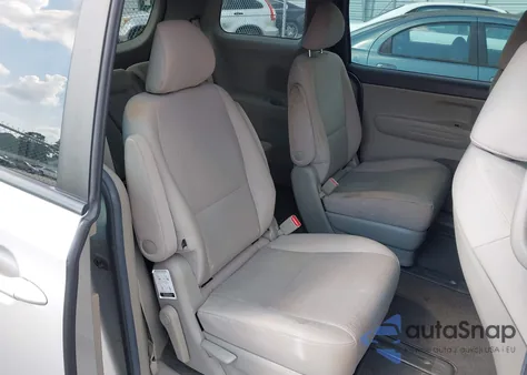 2016 Kia Sedona L z USA, uszkodzony, nr VIN KNDMA5C15G6206471